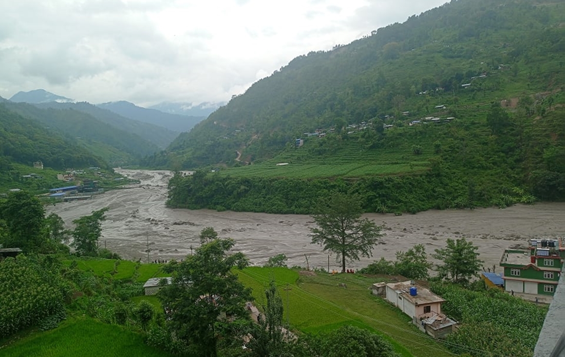 मेलम्चीको नाकाेते क्षेत्रमा भारी वर्षा, तटीय क्षेत्रमा आकस्मिक बाढी आउनसक्ने चेतावनी